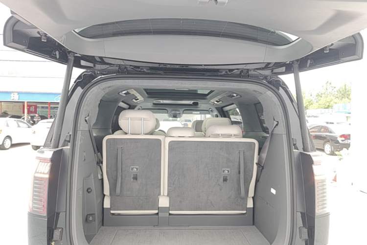 Used Zeekr 009 2024 7-Seater Aisle Version 108 kWh
