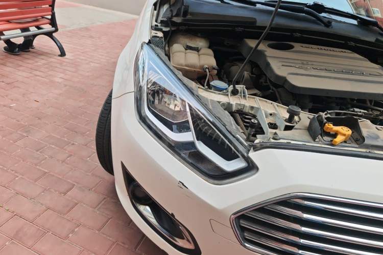 Used Ford Escort 2015 1.5L Automatic Fashion Model
