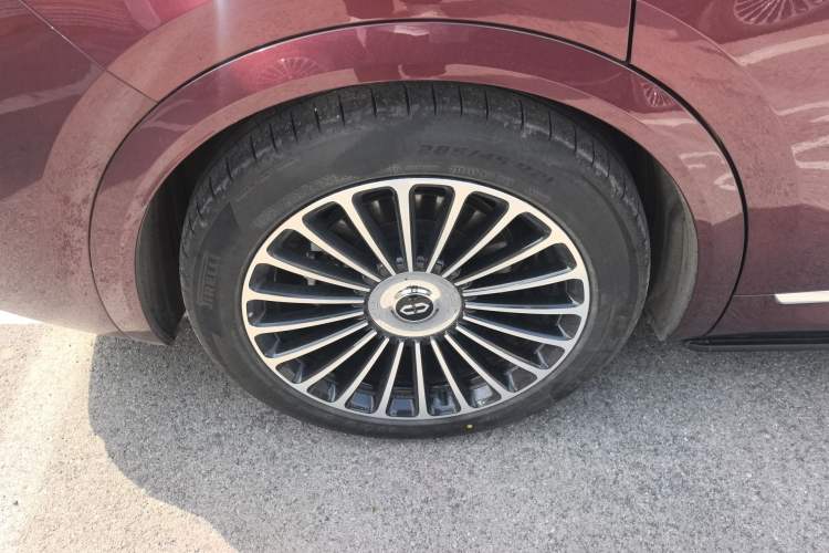 Used Hima AITO M8 2025 Extended-Range Ultra Version 53.4 kWh 5-Seater Edition Right Rear Wheel Hub