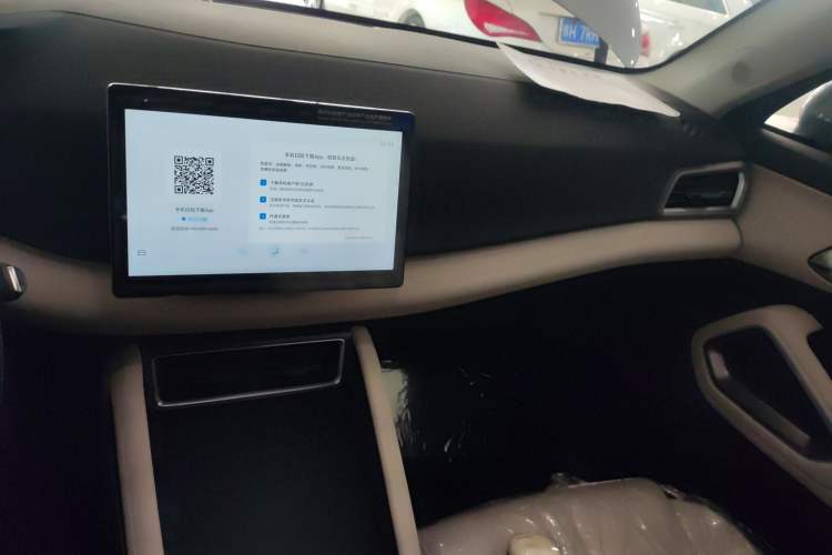 Used BYD Yuan UP 2025 Model 301KM Leading Version
