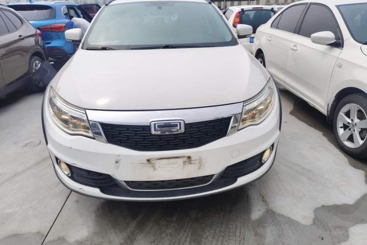 Used Qoros 3 2016 Urban SUV 1.6T Automatic Zhiyue Model Front