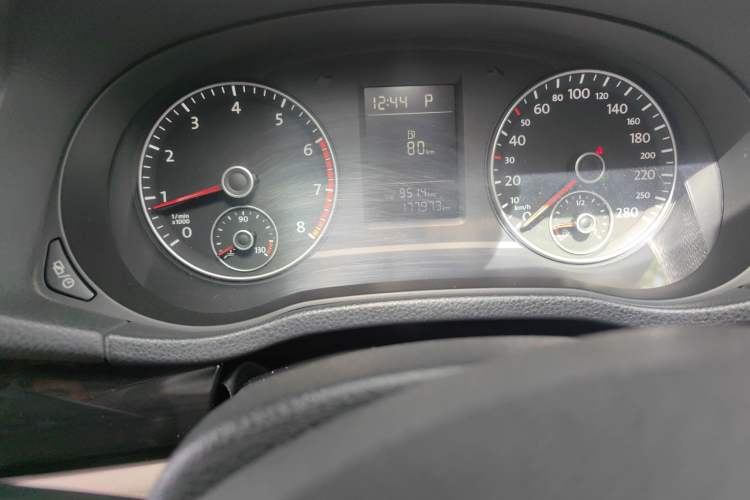 Used Volkswagen Passat 2013 1.8TSI DSG Prestige Edition Odometer Close Up