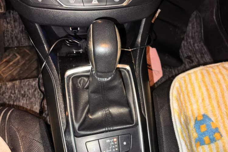 Used Peugeot 408 2015 1.2T Automatic Luxury Edition Gear Lever