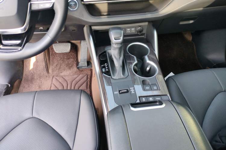 Used Toyota Highlander 2024 2.5L Smart Electric Hybrid Dual-Engine Four-Wheel Drive Prestige Version – 7 Seats
