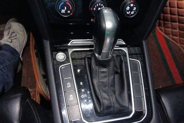 Used Volkswagen Magotan 2017 330TSI DSG Leading Model
