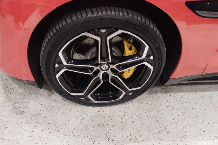 Used Xiaomi Auto SU7 2024 Four-Wheel Drive Ultra-Long Range Advanced Intelligent Driving Max Edition Left Front Wheel Hub