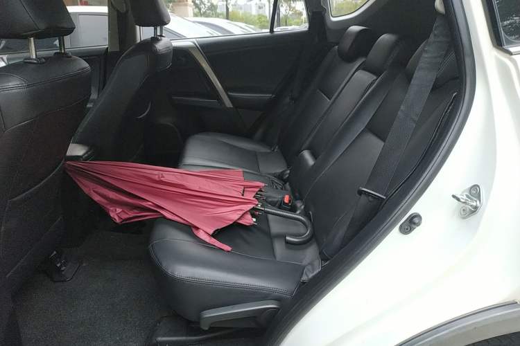 Used Toyota RAV4 2016 2.0L CVT Two-Wheel Drive Fashion Edition China V Standard