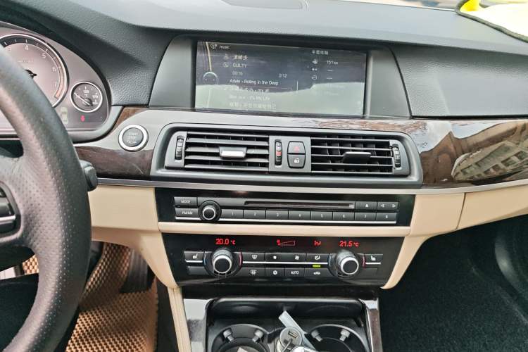 Used BMW 5 Series 2011 523Li Luxury Model Audio And AC Panel