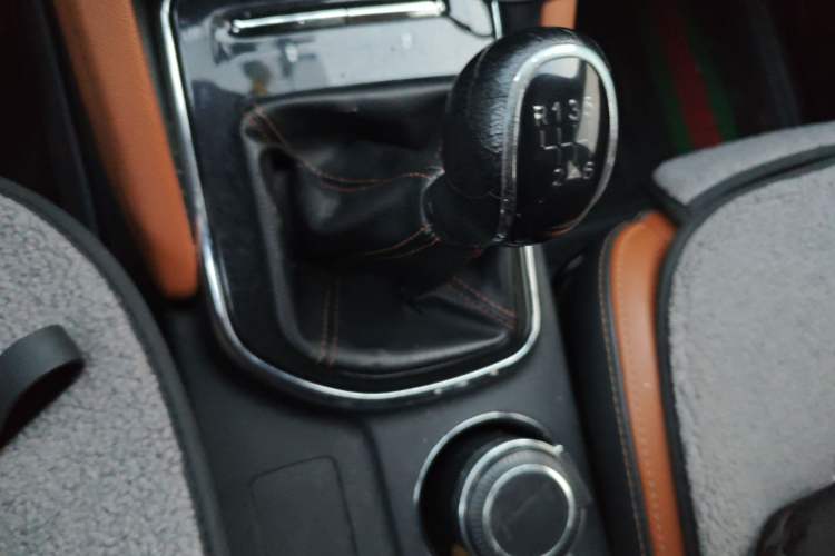 Used CHANGAN OSHAN CX70 2017 Facelifted CX70T 1.5T Manual High-Performance Edition