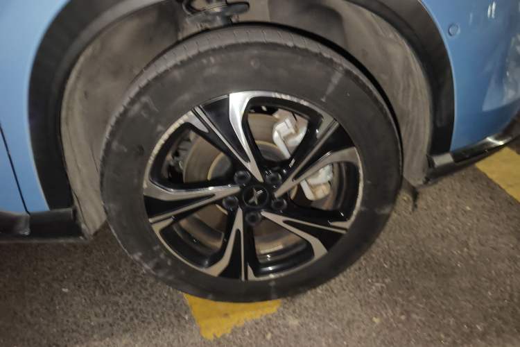 Used XPeng G3 2020 520i Luxury Edition Right Front Wheel Hub