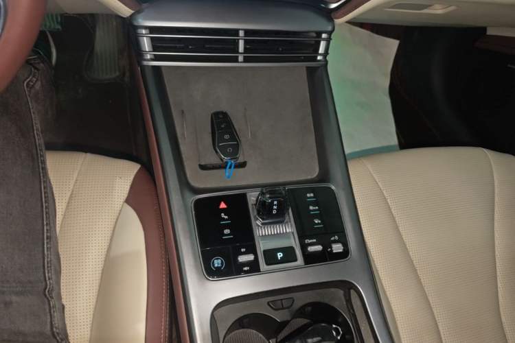 Used BYD Seal 2023 DM-i 1.5T 121km Prestige Model Gear Lever