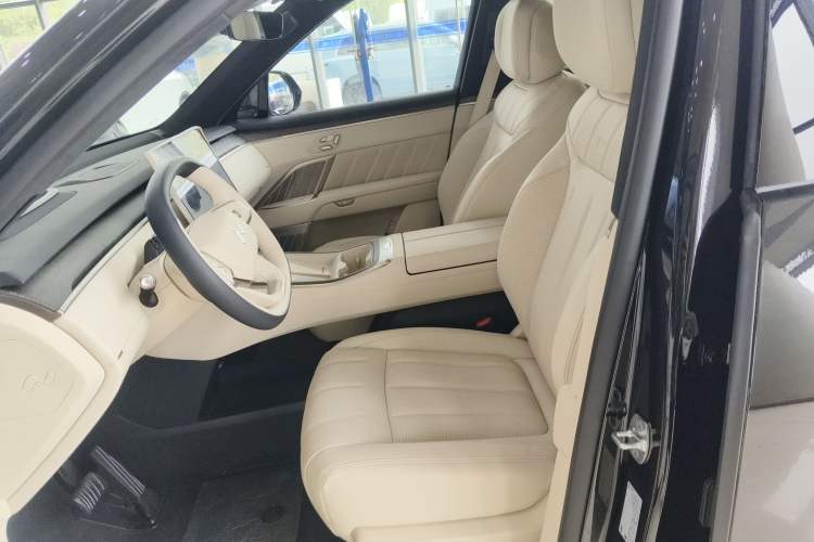 Used ONVO Luxeed L90 2025 Model—Ultra Six-Seater Version
