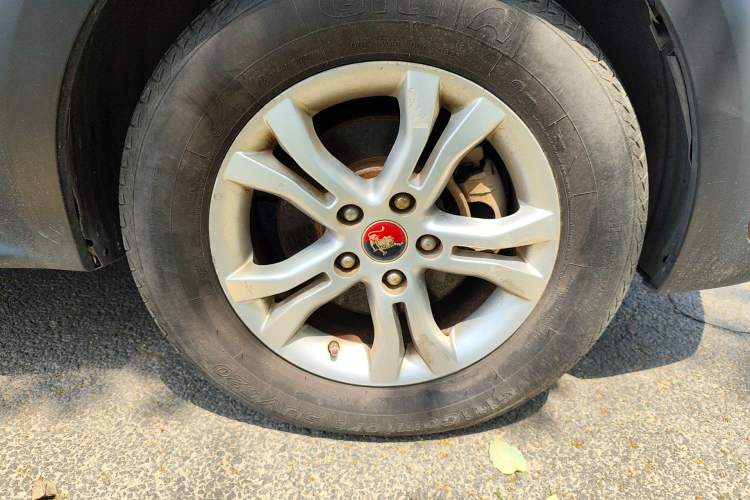 Used FORTHING Joyear XV 2016 1.6L CVT Comfort Model Right Front Wheel Hub