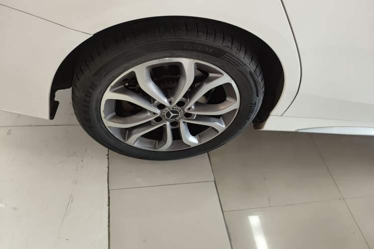 Used Mercedes-Benz C-Class 2018 C 180 L Fashion Edition Sport Version Right Rear Wheel Hub