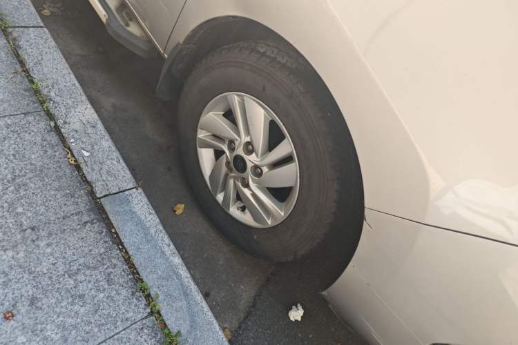 Used JAC Refine M4 2017 1.9T Diesel Manual Luxury Model