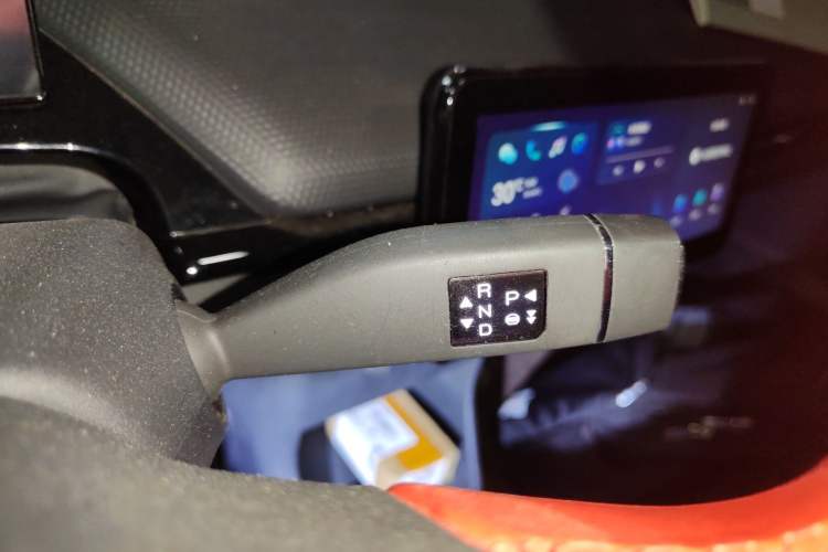 Used Chery New Energy Boundless Pro 2022 301km "WoW" Edition Lithium-Ion Battery Gear Lever