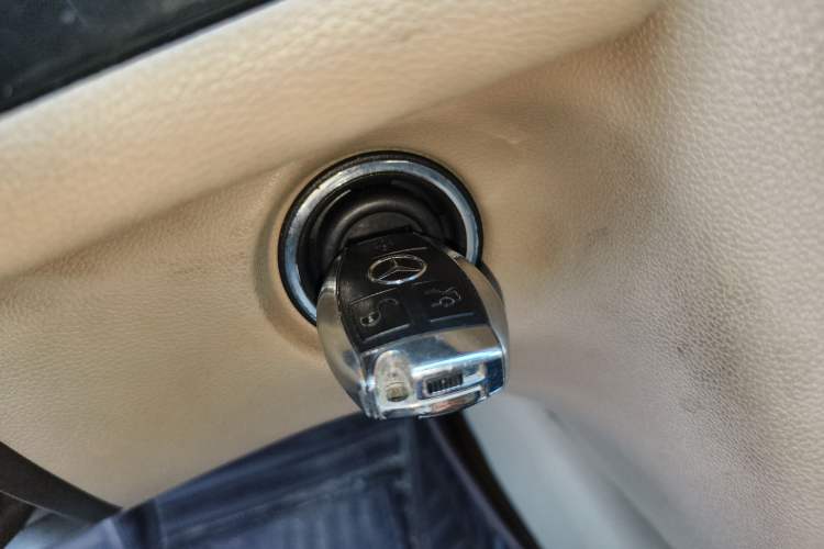 Used Mercedes-Benz R-Class 2014 R 320 4MATIC Luxury Model
