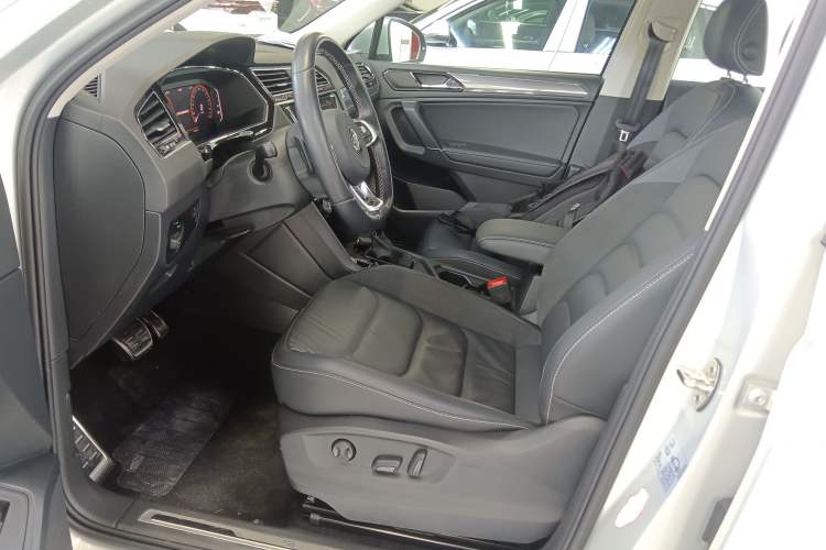 Used Volkswagen Tiguan L 2021 330TSI Automatic Two-Wheel Drive R-Line Enhanced Edition
