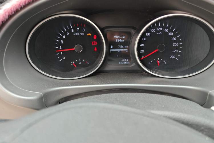 Used Kia Sportage R 2015 2.0L Manual Two-Wheel Drive GL Model Odometer Close Up