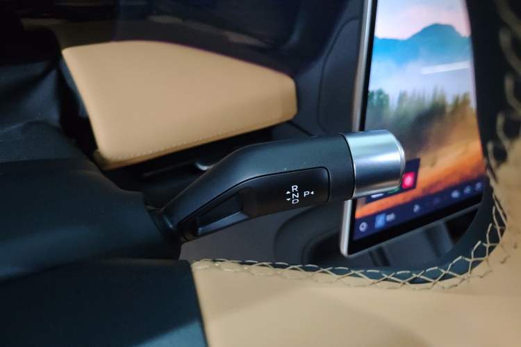 Used Geely Galaxy L7 2024 1.5T 115 km MAX Dragon Edition Gear Lever