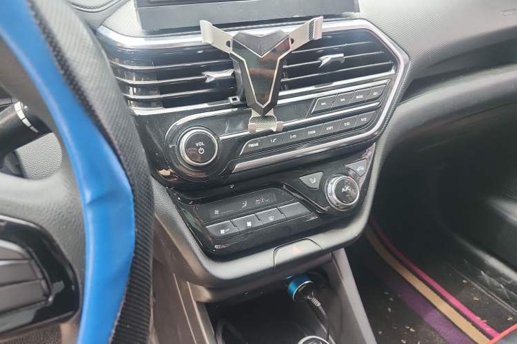 Used CHANGAN Alsvin 2019 1.5L DCT Luxury Version China VI Standard