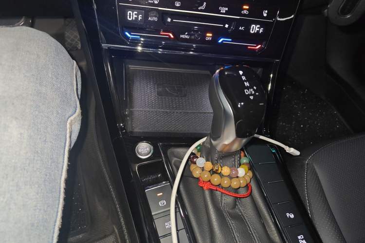 Used Volkswagen Passat 2024 380TSI Starry Dragon Edition Gear Lever