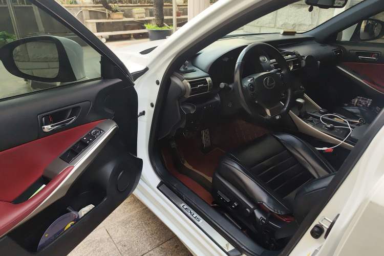 Used Lexus IS 2015 200t F SPORT