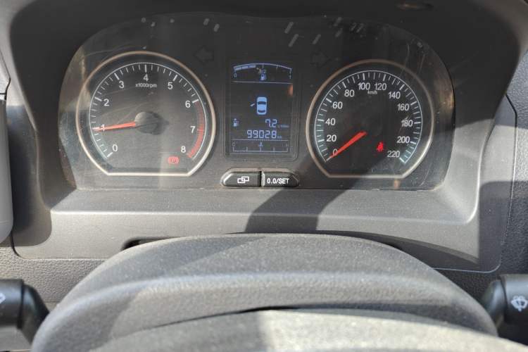 Used FORTHING Joyear X5 2013 1.6L Manual Luxury Model China IV Standard
