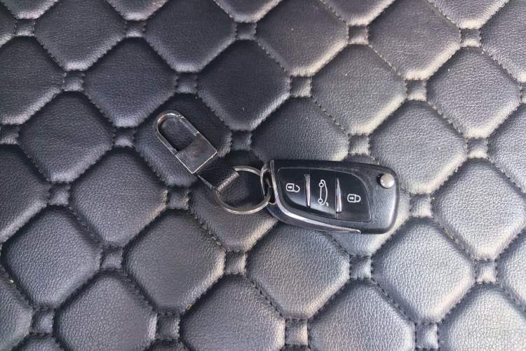 Used Toyota YARiS L Zhi Xuan 2015 1.5E Automatic Charm Edition Vehicle Key