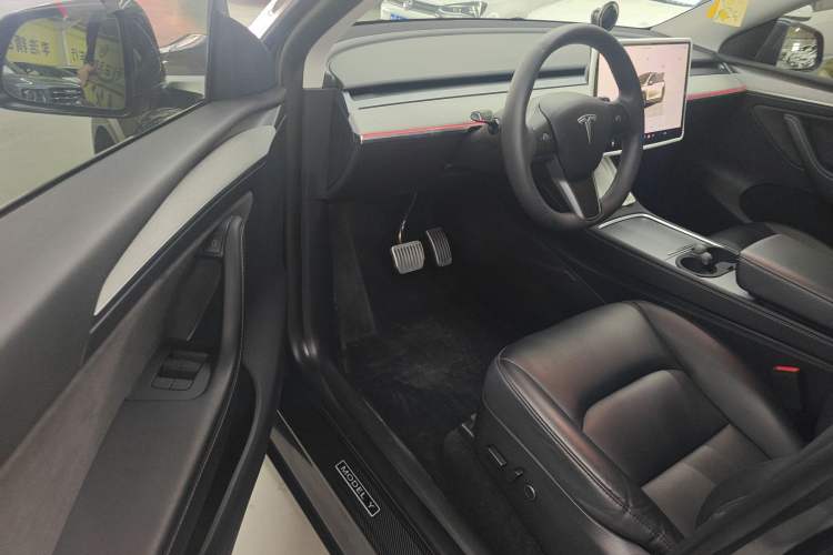 Used Tesla Model Y 2023 Rear-Wheel-Drive Version