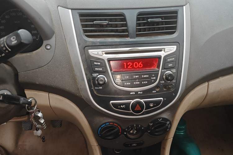 Used Hyundai Verna (older generation) 2010 Sedan 1.4L Manual Standard GL Model
