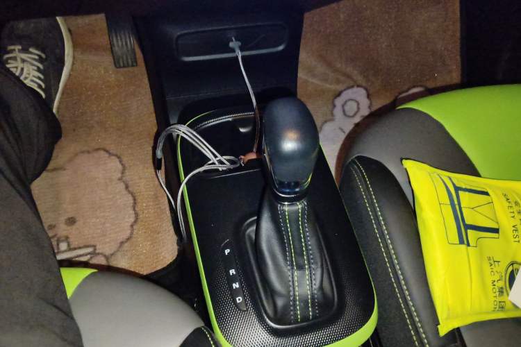 Used Roewe Clever 2021 302 km New Four-Seater Super-Efficient Version Gear Lever