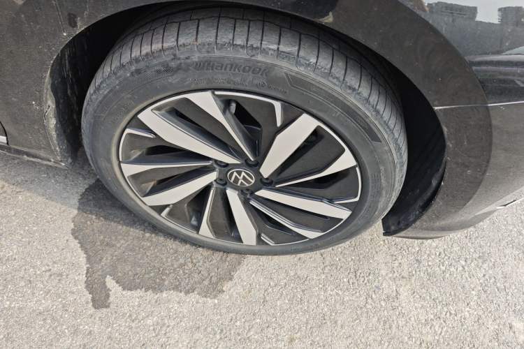 Used Volkswagen Passat 2024 380TSI Dragon Edition Right Front Wheel Hub