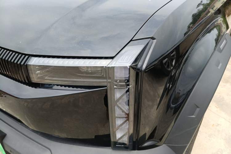 Used iCAR 03 2024 501km Two-Wheel Drive Long-Range Yuechao Edition Left Front Headlight