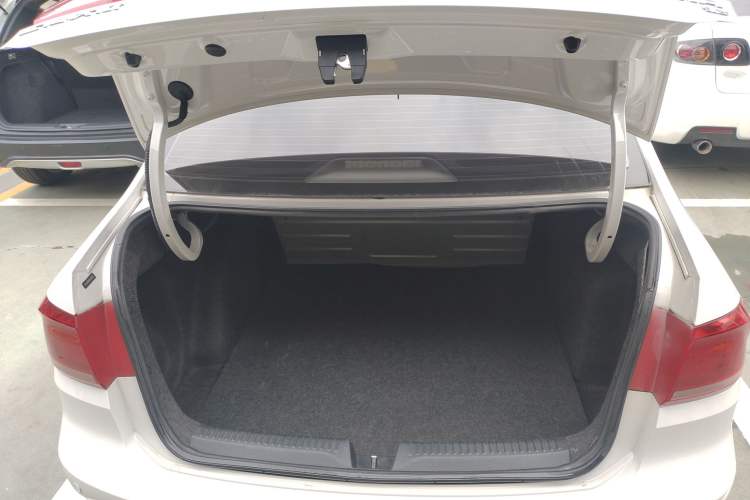 Used Volkswagen Santana 2013 1.6L Automatic Fashion Edition