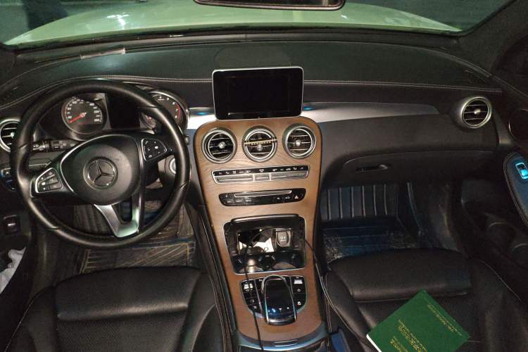 Used Mercedes-Benz GLC 2019 GLC 300 L 4MATIC Dynamic Model