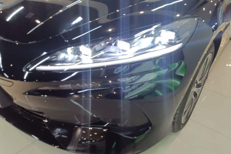 Used Denza Z9 2024 1100 km All-Wheel-Drive Ultra Version