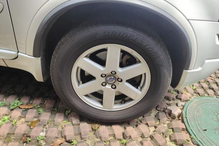 Used Volvo XC90 2012 Revised Version 2.5T Luxury Edition Right Front Wheel Hub