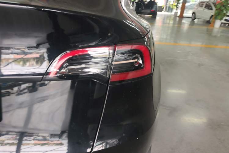 Used Tesla Model Y 2023 Rear-Wheel-Drive Version
