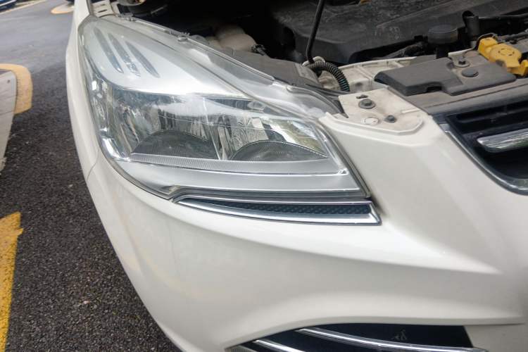 Used Ford Kuga 2015 1.5L GTDi Four-Wheel-Drive Elite Model Right Front Headlight