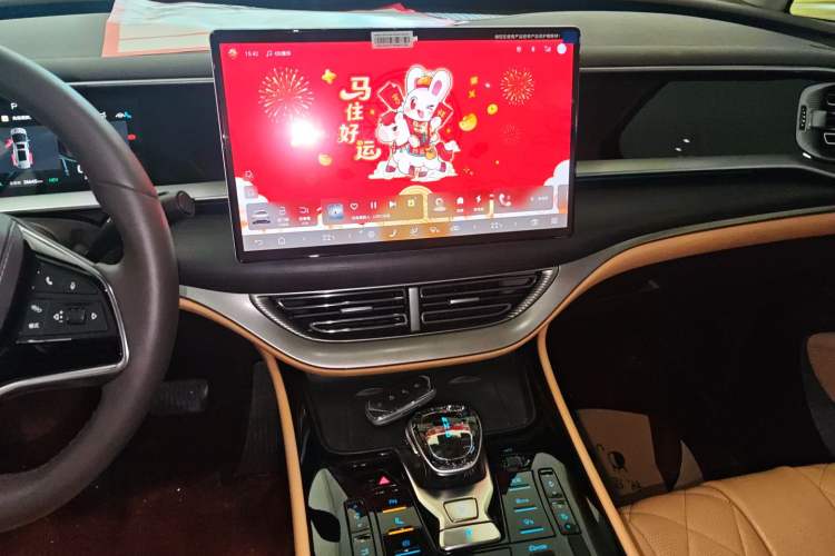 Used Denza D9 2024 DM-i 980 Four-Wheel Drive Prestige Model Audio And AC Panel