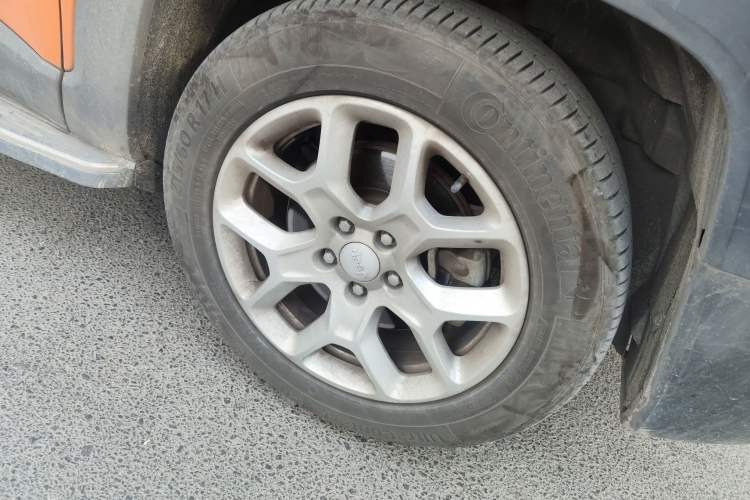 Used Jeep Renegade 2018 Connected Large Screen Version 180TS Automatic High-Energy Edition Right Front Wheel Hub