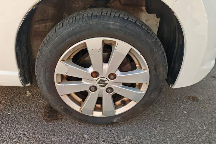 Used Suzuki Alto 2009 1.0L Automatic Luxury Version Right Front Wheel Hub