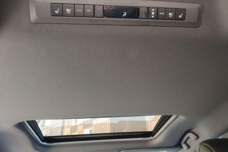 Used Toyota SIENNA 2024 2.5L Hybrid Four-Wheel Drive Prestige Edition