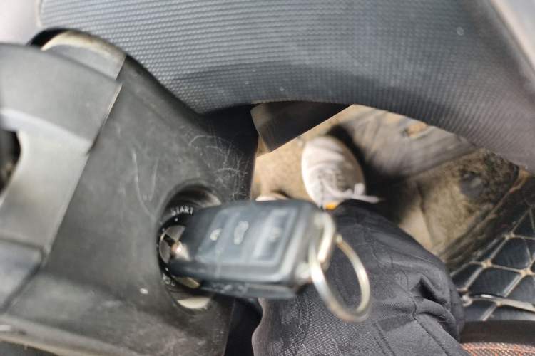 Used Chevrolet Sail 2013 Sedan 1.4L Manual Ideal Happiness Edition Vehicle Key