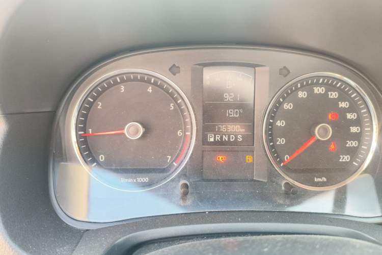 Used Volkswagen Lavida 2011 1.6L Automatic Premium Edition Odometer Close Up