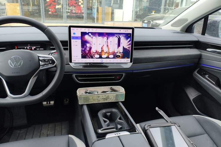 Used Volkswagen ID.7 VIZZION 2024 PRO Model Audio And AC Panel