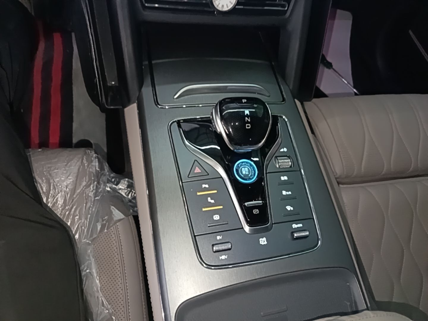 BYD Tang New Energy 2024 DM-i Glory Edition 112KM Flagship Model — снимка 16