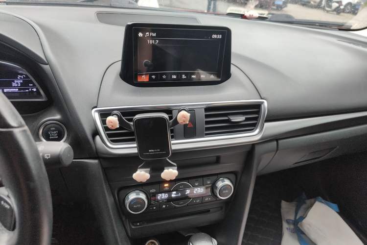 Used Mazda 3 Axela 2017 Hatchback 2.0L Automatic Sport Model China V Emission Standard Audio And AC Panel