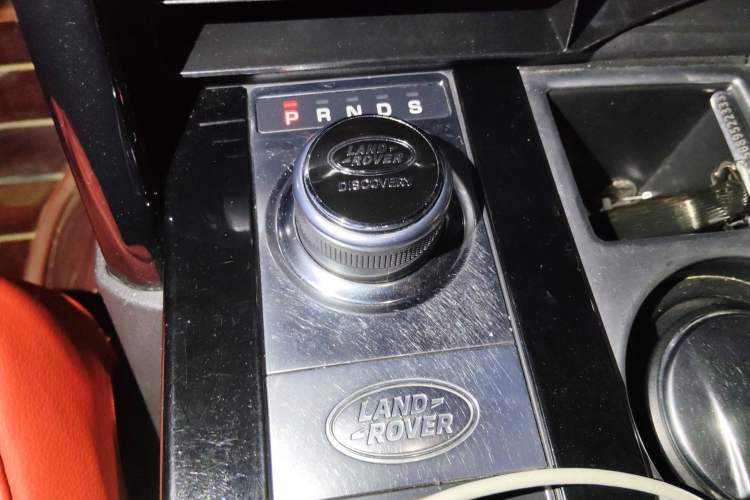 Used Land Rover Discovery 2018 3.0 SC V6 SE Gear Lever